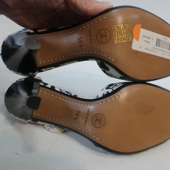 NWOB Authentic Chanel Black White Graphic Image Ankle Strap Heels 38.5 US/8.5 - Picture 10 of 13